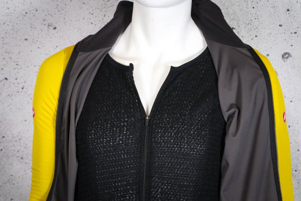 2025 Castelli Alpha 150 jacket - lining zip.jpg