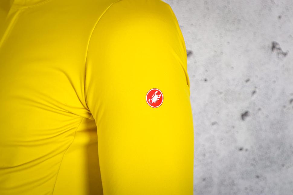 2025 Castelli Alpha 150 jacket - shoulder logo.jpg