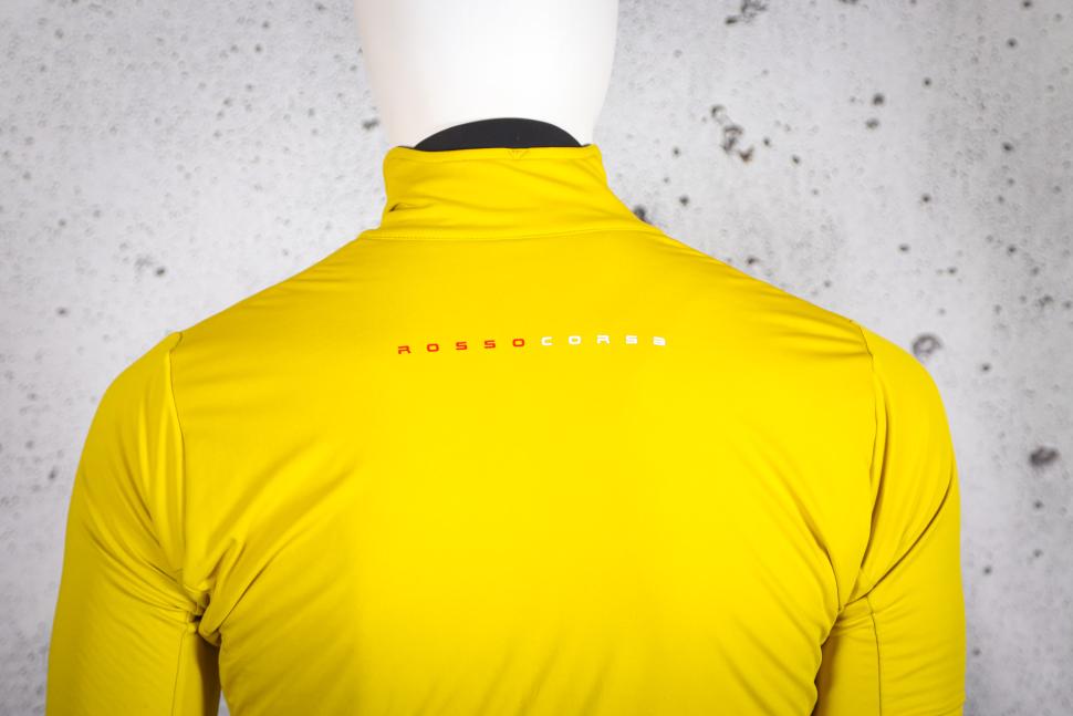 2025 Castelli Alpha 150 jacket - shoulders.jpg