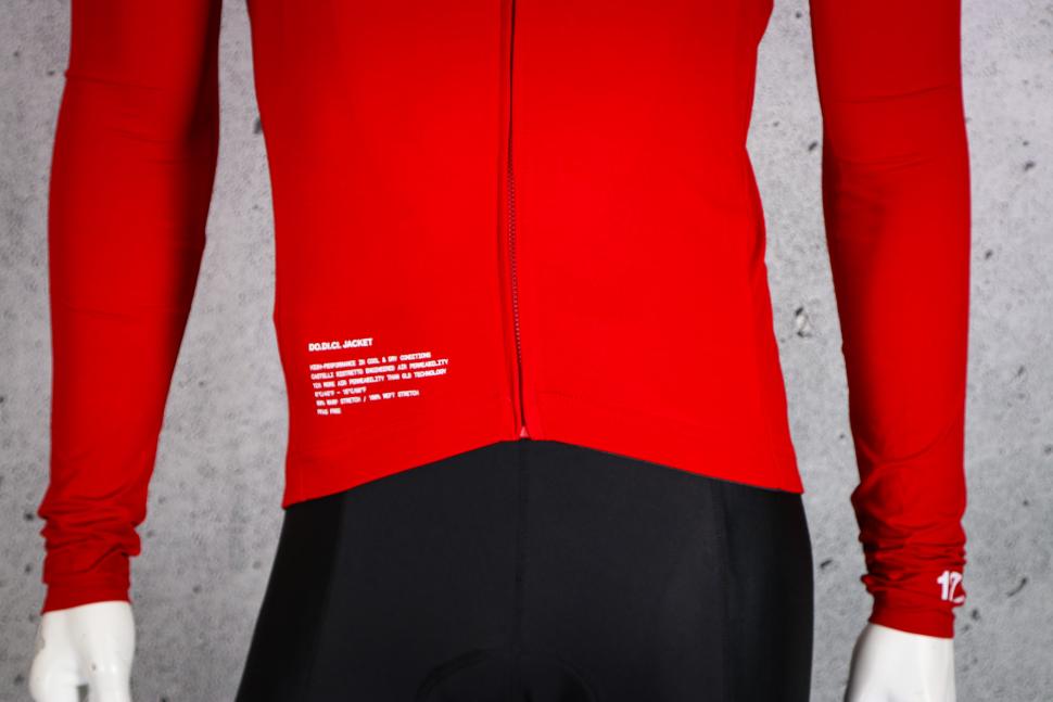 2025 Castelli DODICI long sleeved jacket - hem.jpg