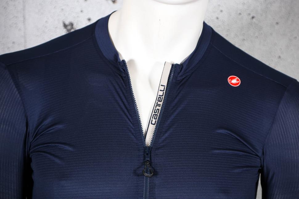 2025 Castelli Espresso Jersey - collar and zip detail.jpg