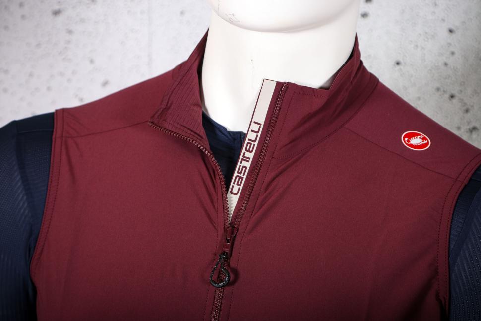 2025 Castelli Espresso Vest - collar 2.jpg