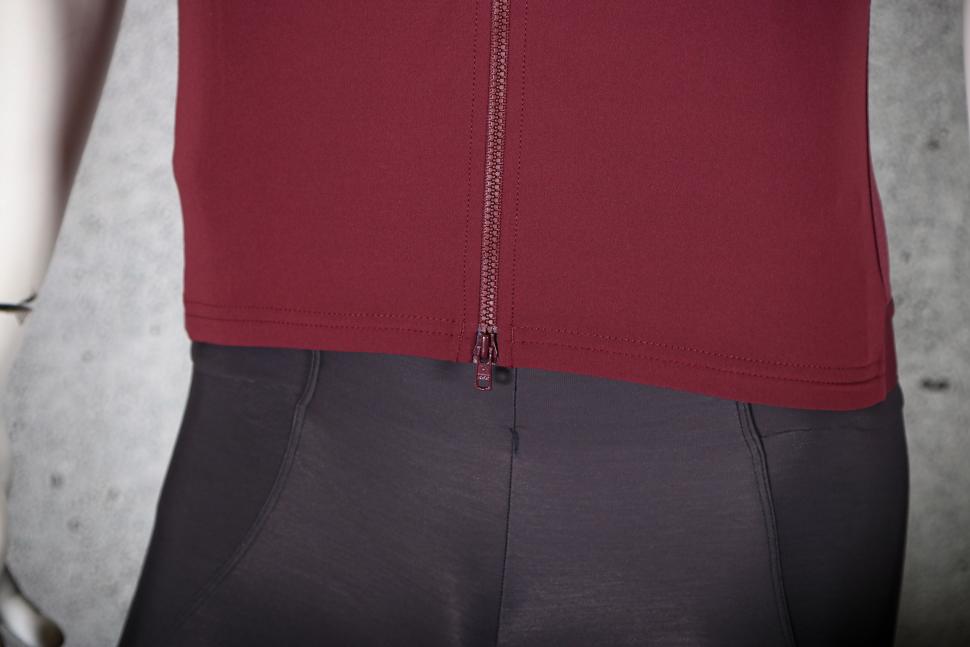 2025 Castelli Espresso Vest - hem.jpg