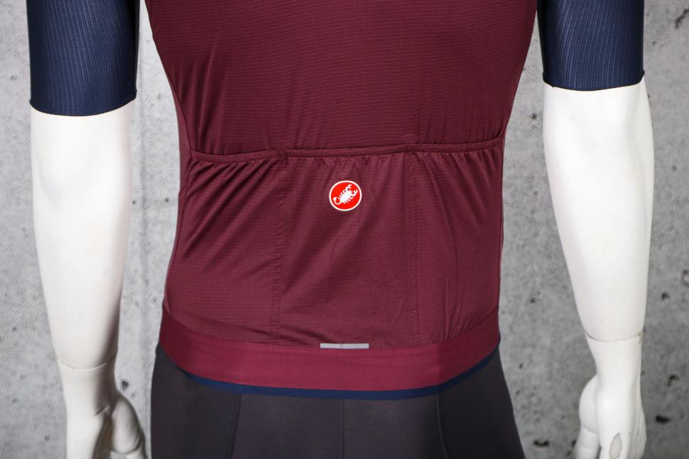 2025 Castelli Espresso Vest - pockets.jpg