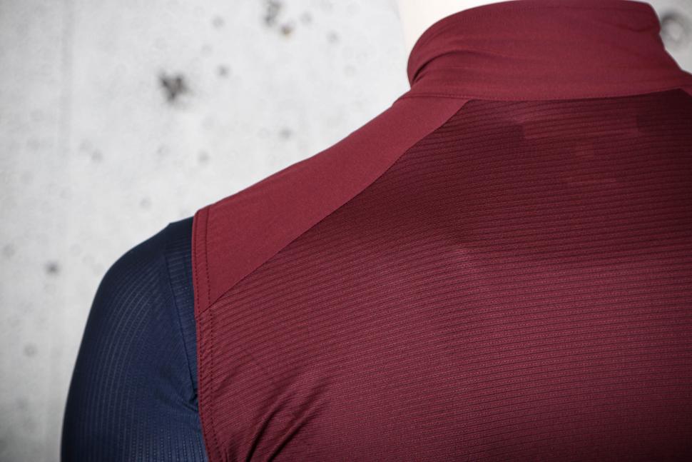 2025 Castelli Espresso Vest - shoulder detail.jpg