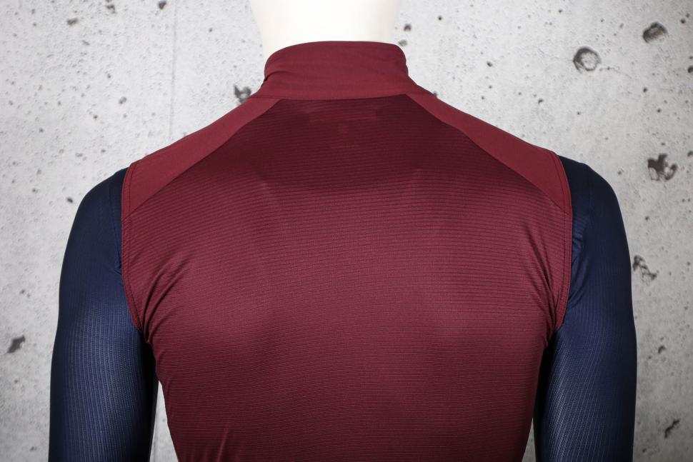 2025 Castelli Espresso Vest - shoulders.jpg