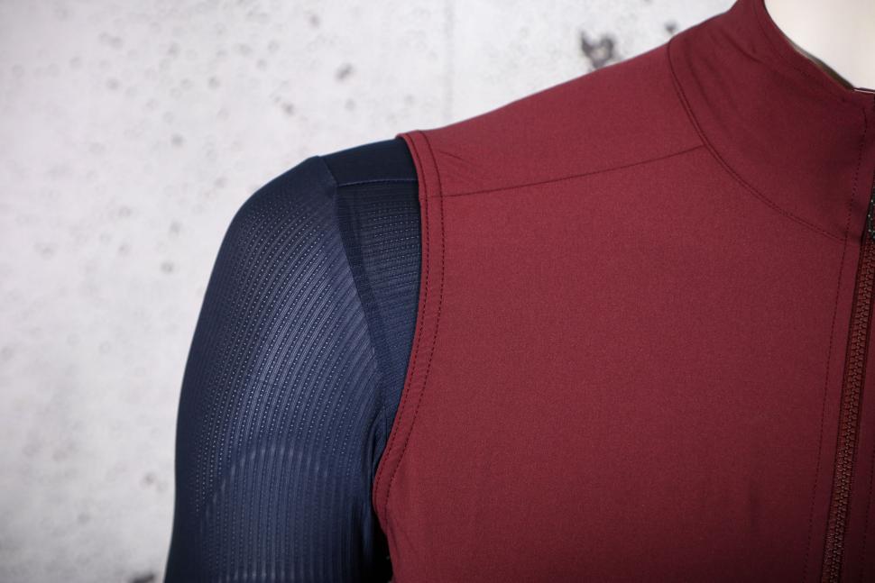 2025 Castelli Espresso Vest - sleeve.jpg