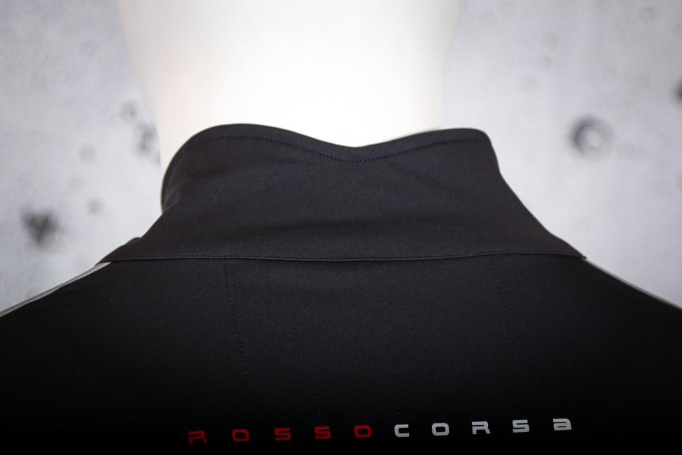 2025 Castelli Perfetto RoS 3 Jacket - collar back.jpg