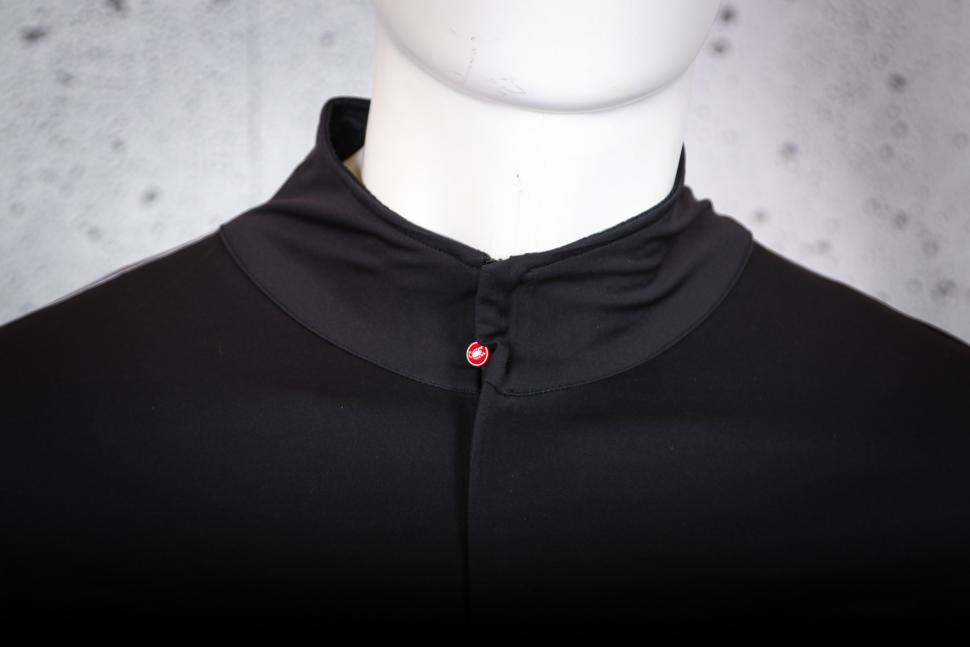2025 Castelli Perfetto RoS 3 Jacket - collar.jpg