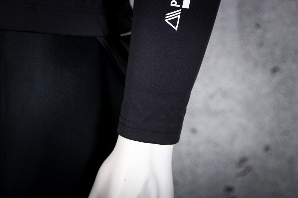2025 Castelli Perfetto RoS 3 Jacket - cuff.jpg