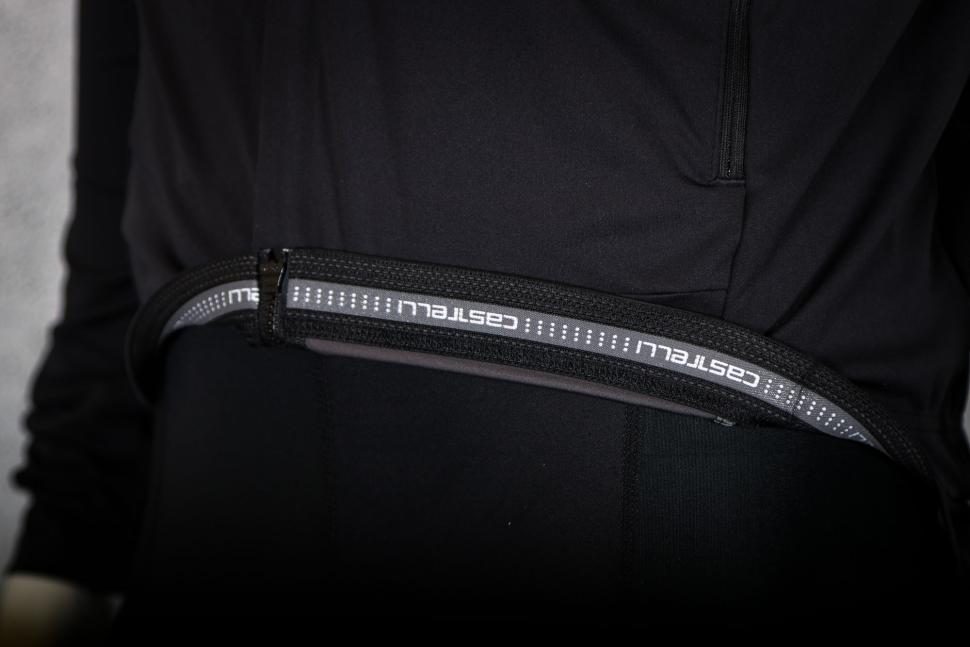 2025 Castelli Perfetto RoS 3 Jacket - gripper front.jpg