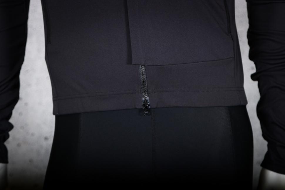 2025 Castelli Perfetto RoS 3 Jacket - hem.jpg