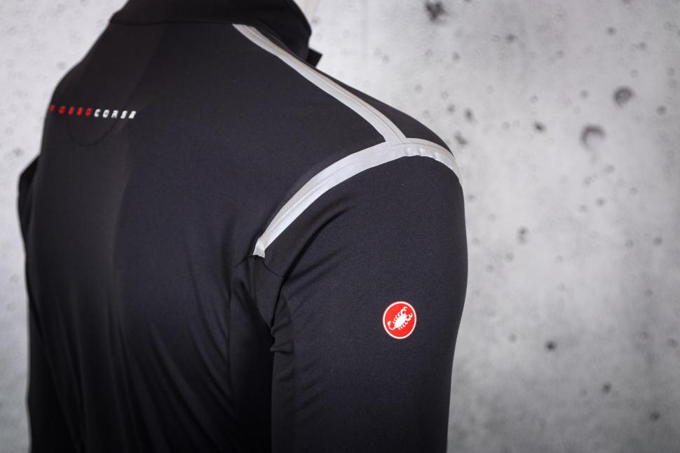 2025 Castelli Perfetto RoS 3 Jacket - shoulder.jpg