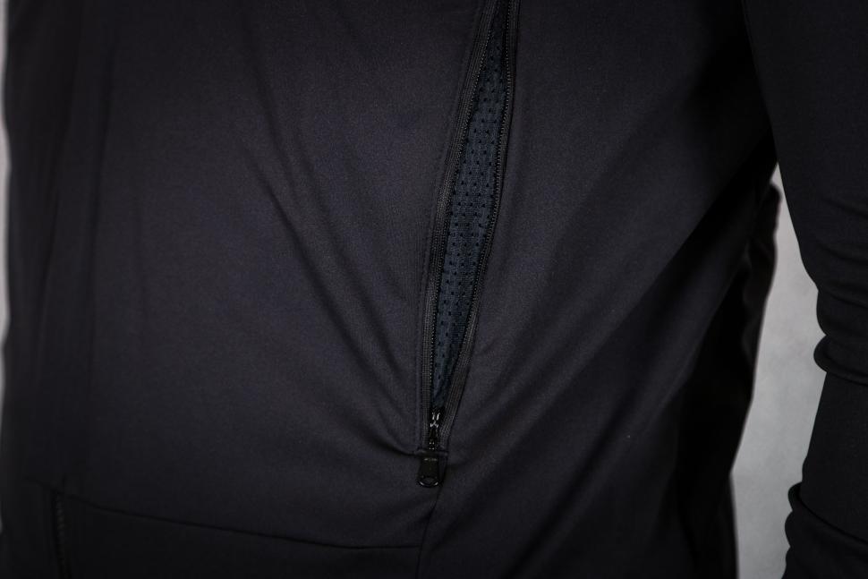 2025 Castelli Perfetto RoS 3 Jacket - zipped vent.jpg
