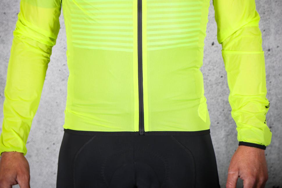 2025 Castelli Squall Shell Jacket - hem.jpg