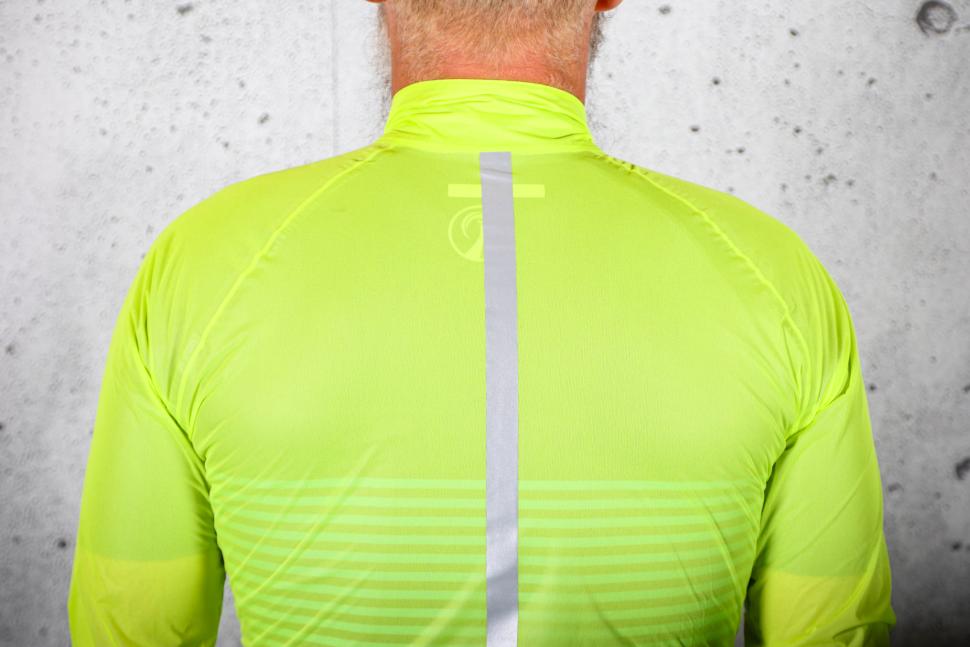 2025 Castelli Squall Shell Jacket - shoulders.jpg