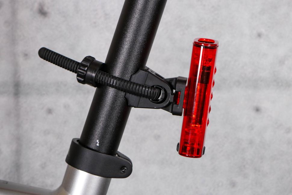 2025 Cateye Tight Kinetic Rear Light - side.jpg