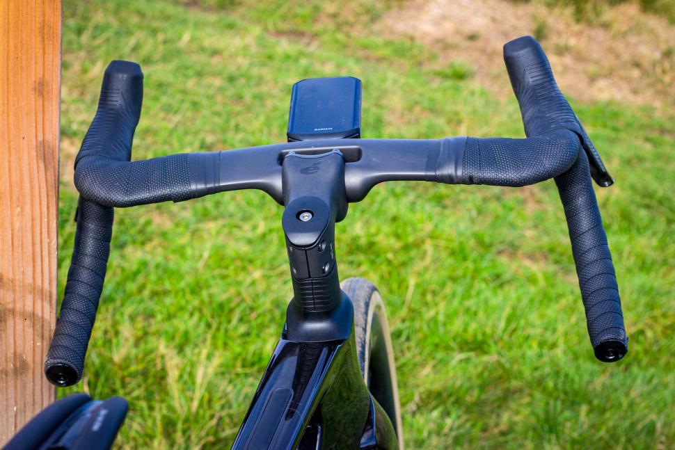 2025 Cervelo Aspero-5 Red AXS 1 - bars 2.jpg