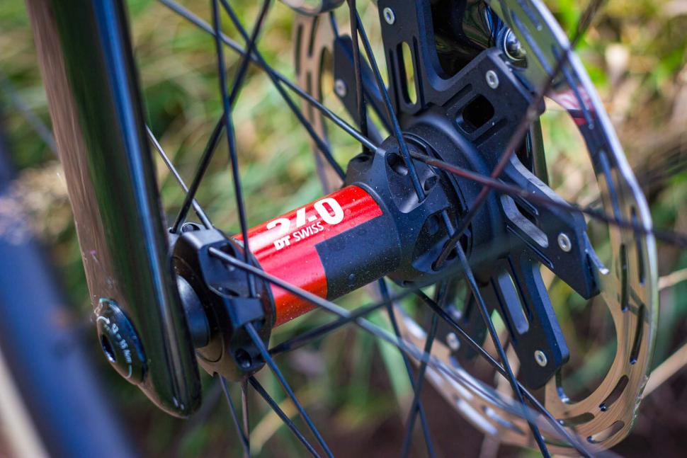 2025 Cervelo Aspero-5 Red AXS 1 - front hub.jpg