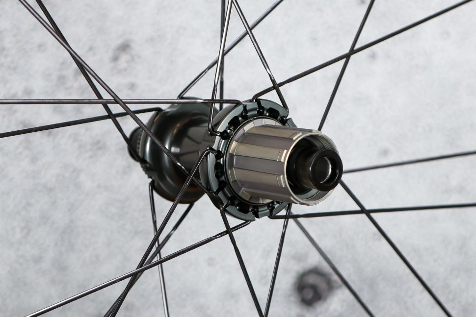 2025 Corima 45R wheelset - rear hub 2.jpg