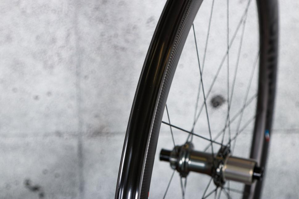 2025 Corima 45R wheelset - rim bed.jpg