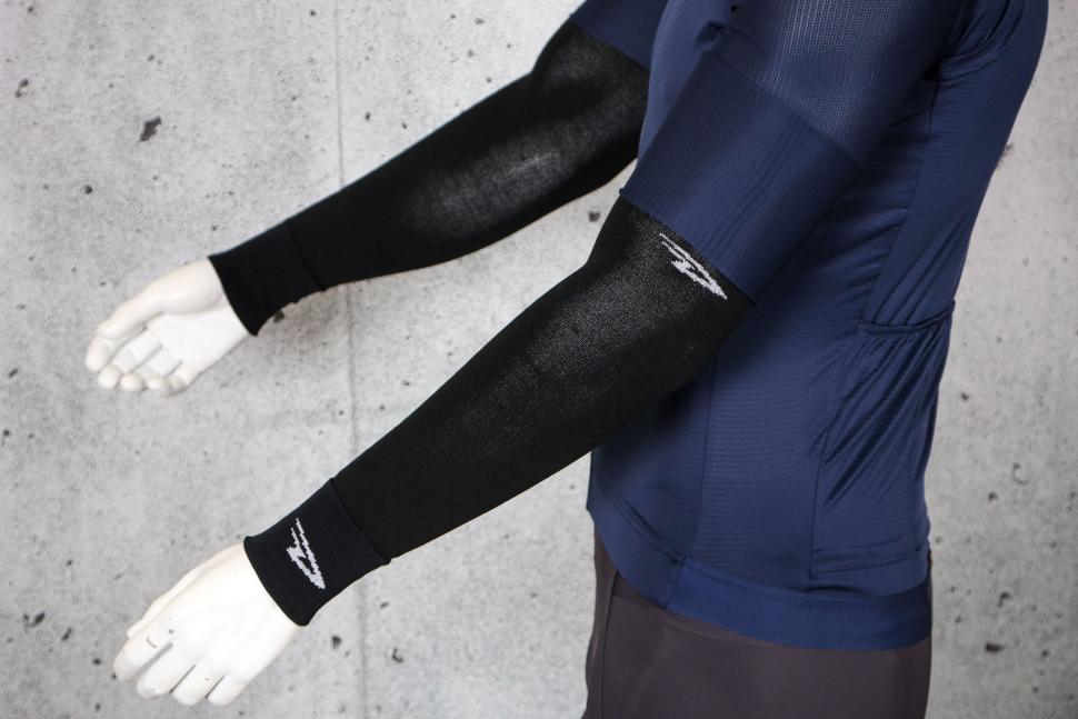 2025 Defeet Armskin D-Logo Black.jpg