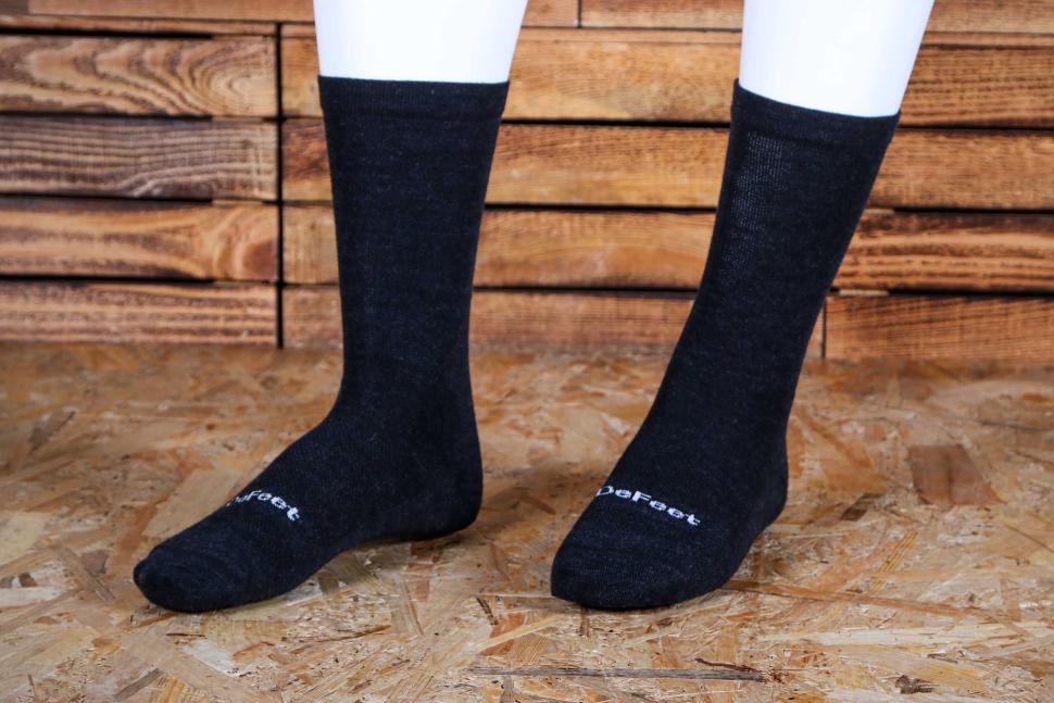 2025 Defeet Wooleator Pro 6in D-Logo socks.jpg