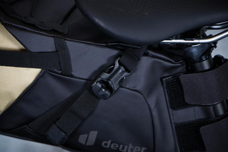 2025 Deuter Cabezon SB 16 - saddle rail straps.jpg