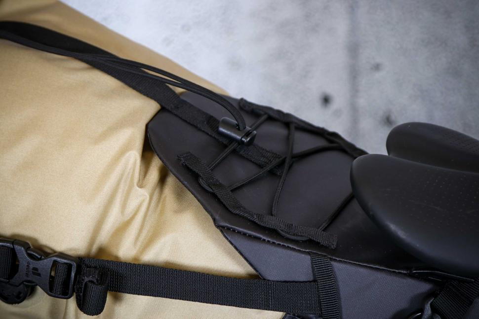 2025 Deuter Cabezon SB 16 - top bungee.jpg