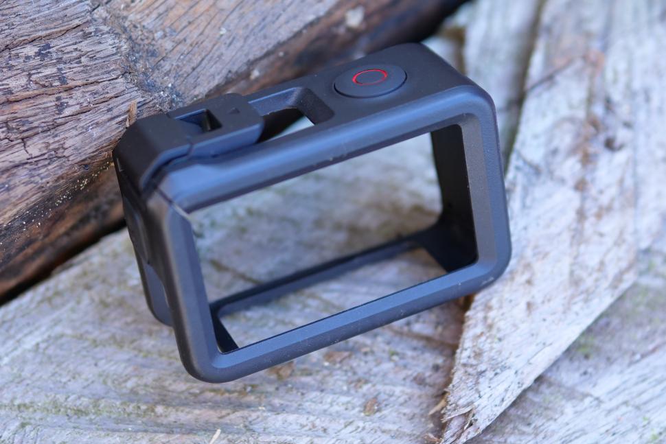 2025 DJI Osmo Action 5 Pro - cage.jpg
