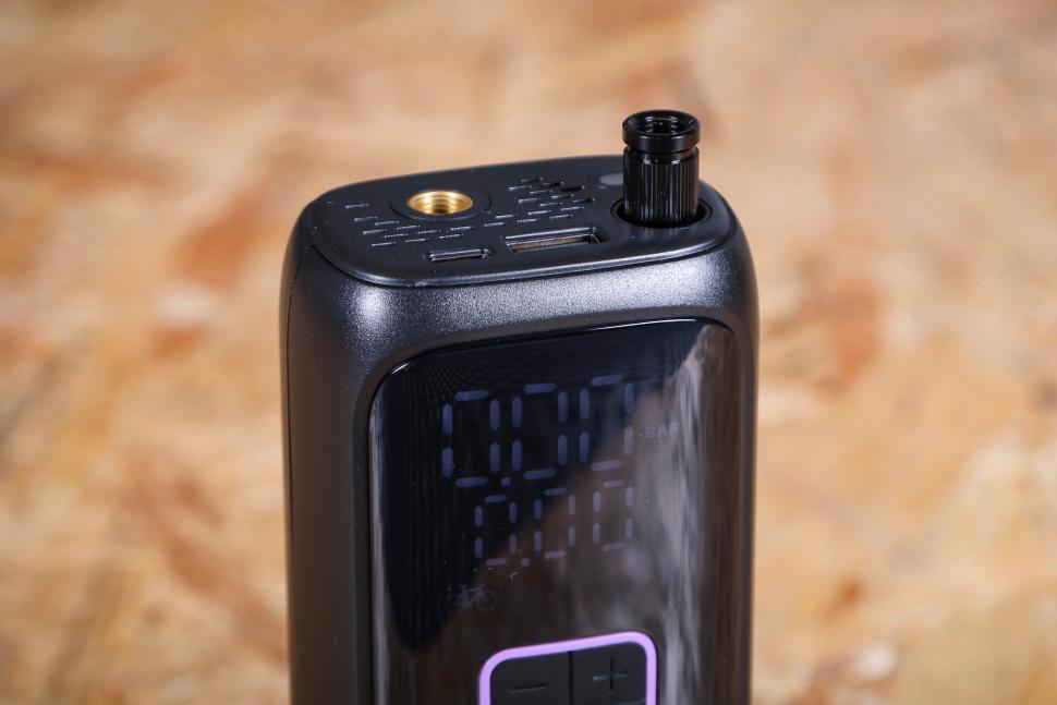 2025 Dynamic Bike Care Turblo+ Electric pump - top.jpg
