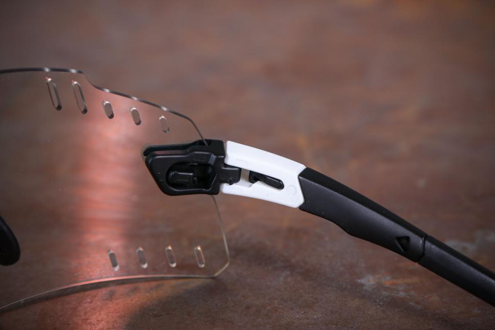 2025 Ekoi LUMEN glasses - hinge inside.jpg