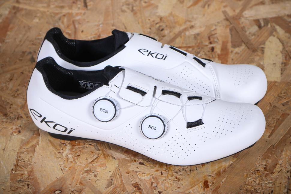 2025 Ekoi Perf R4 Road shoes - side.jpg