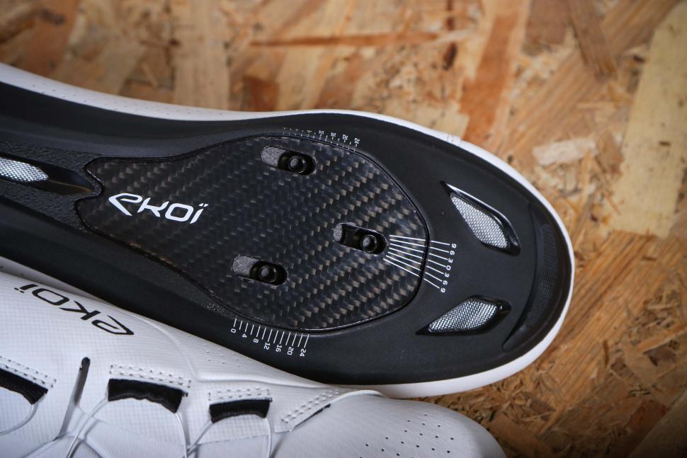 2025 Ekoi Perf R4 Road shoes - sole toe.jpg