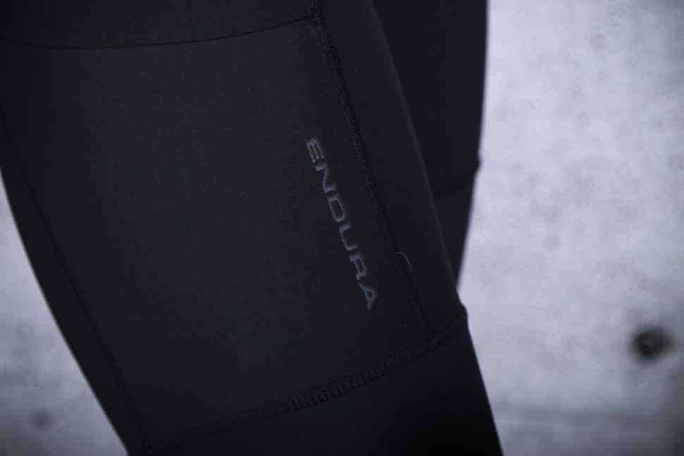 2025 Endura Loop Bibshorts - leg logo.jpg