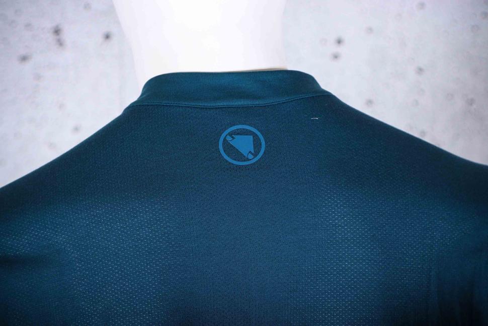 2025 Endura Men's Loop Short Sleeved Zipped Jersey - Barra Blue - back logo.jpg