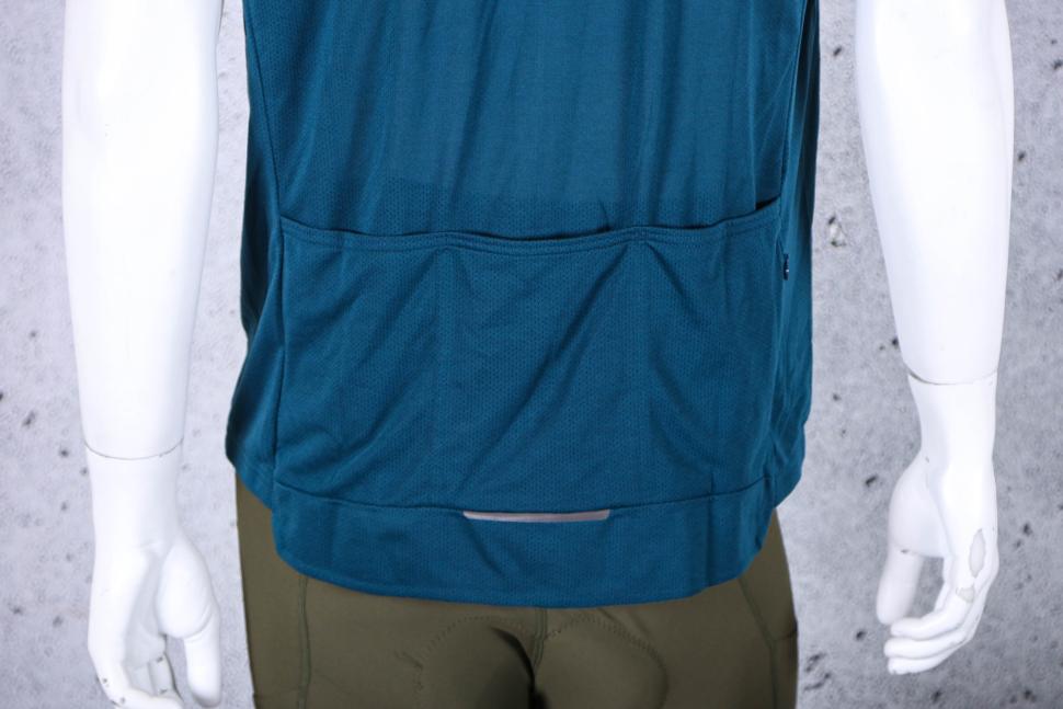 2025 Endura Men's Loop Short Sleeved Zipped Jersey - Barra Blue - pockets.jpg