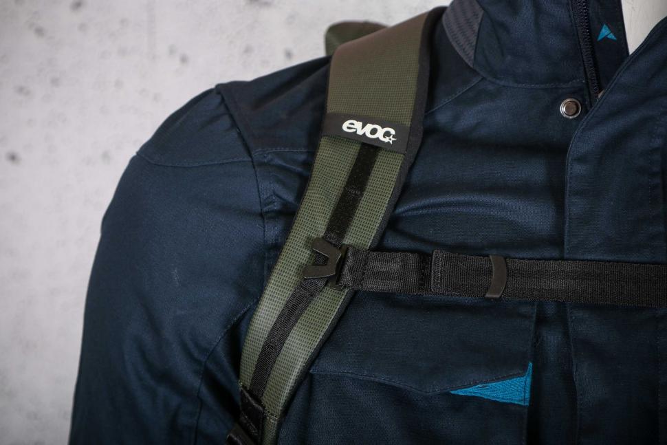 2025 Evoc Duffle BackPack - strap detail 1.jpg