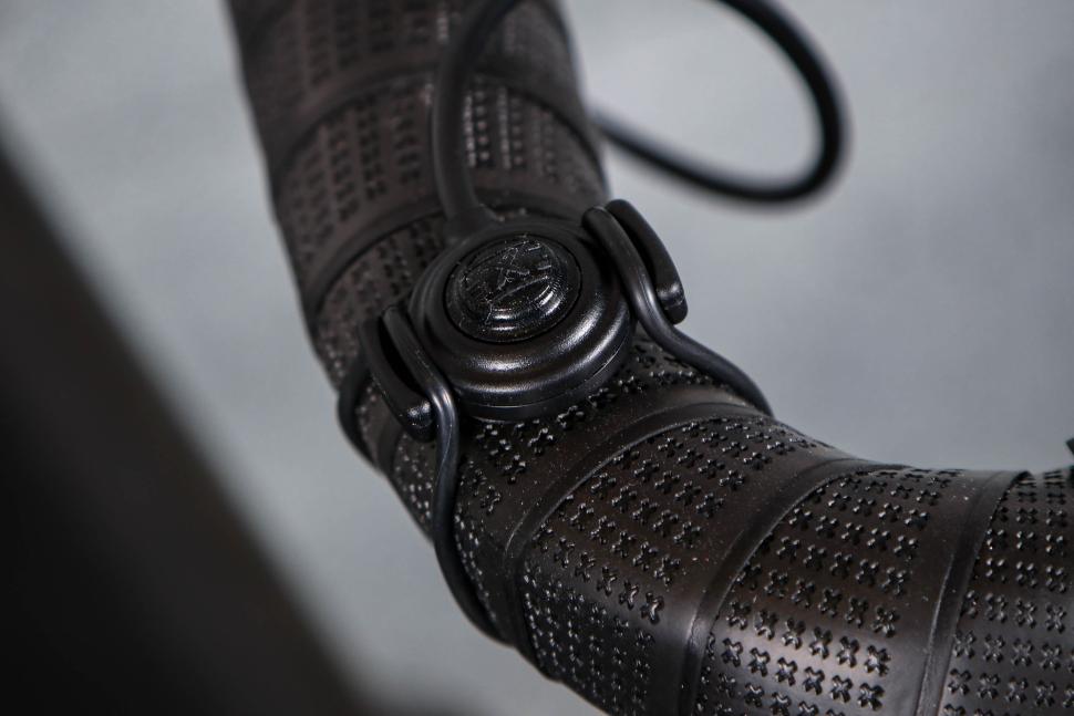 2025 Exposure Strada MK12 RS AKTIV - remote.jpg