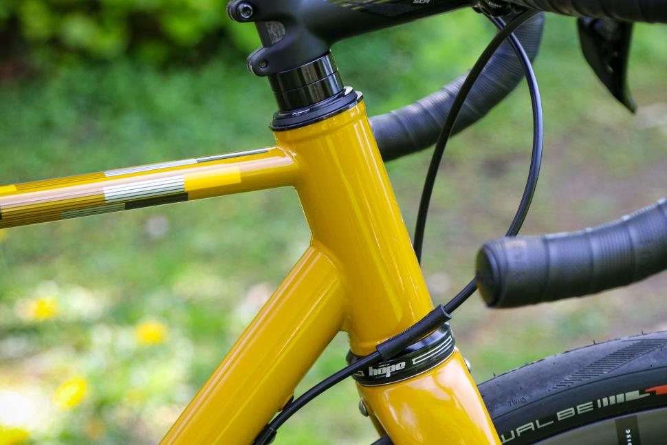 2025 Fairlight Strael 4.0 - head tube.jpg