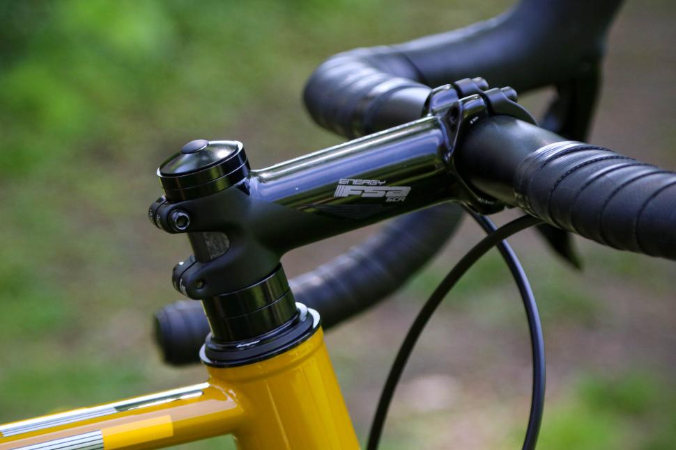 2025 Fairlight Strael 4.0 - stem.jpg