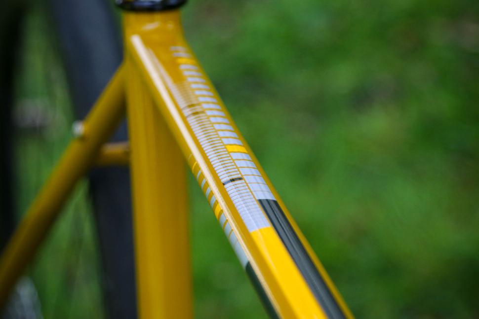 2025 Fairlight Strael 4.0 - top tube detail.jpg