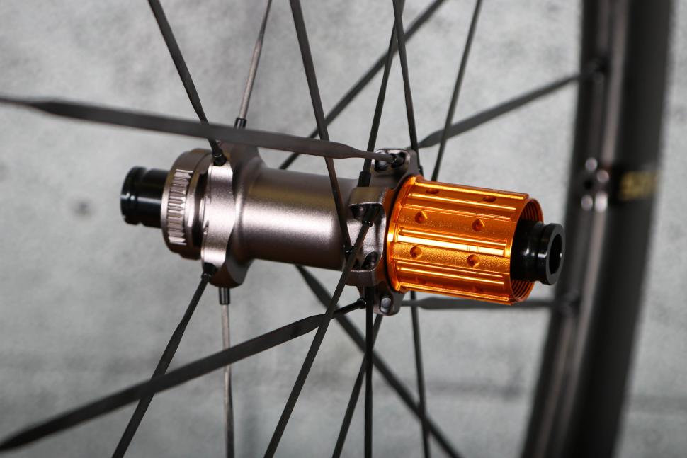 2025 Farsports 2025 New EVO S Series wheelset - rear hub.jpg
