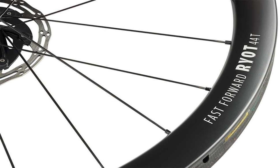 2025 FFWD RYOT44T rim detail