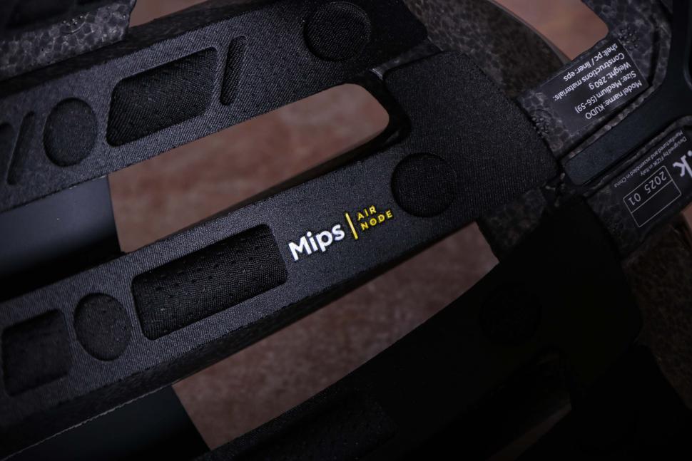 2025 Fizik Kudo helmet - inside detail.jpg
