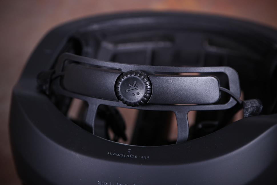 2025 Fizik Kudo helmet - tension system.jpg