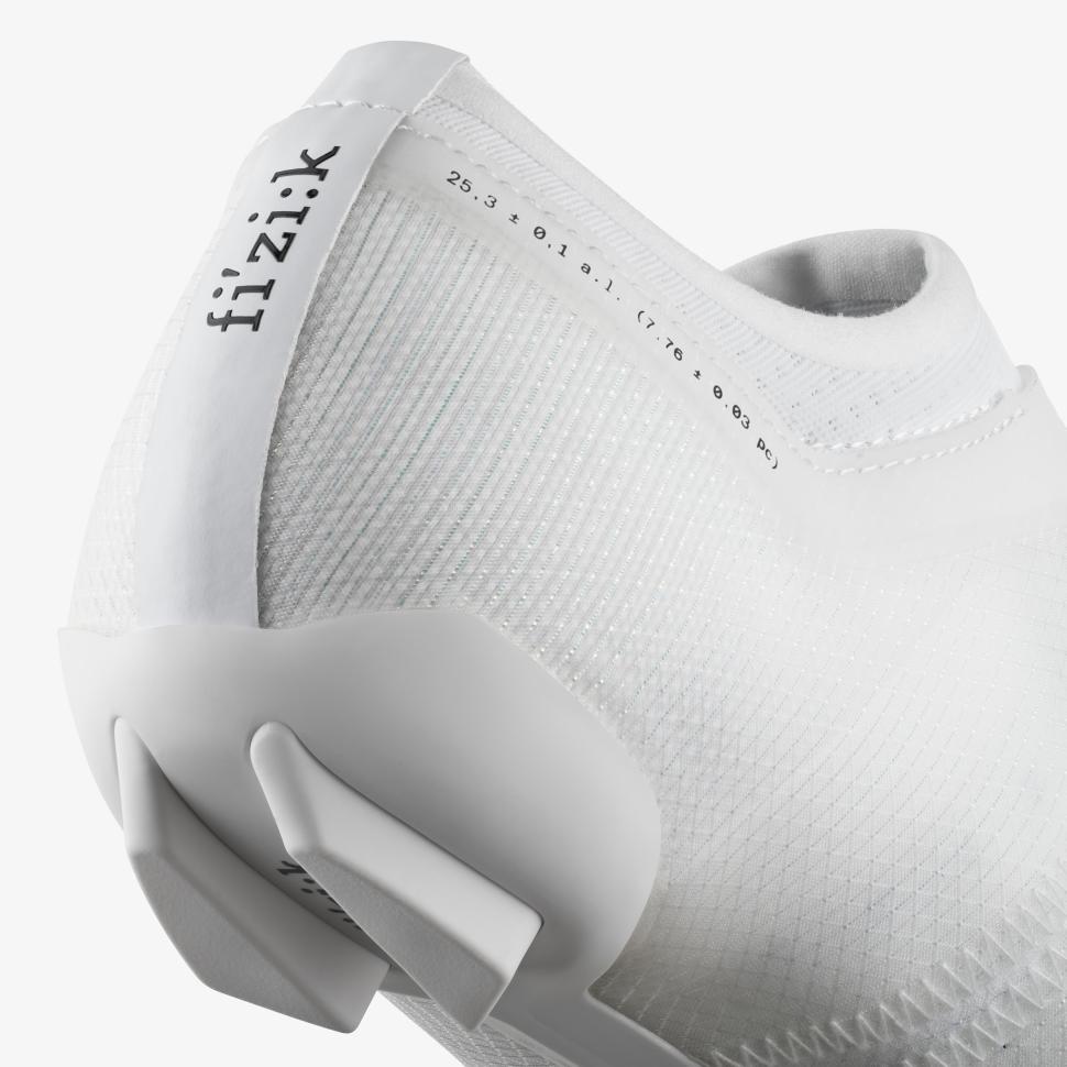 2025 Fizik Vega Carbon shoe fabric