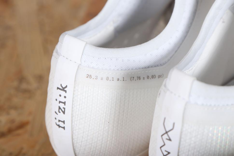 2025 Fizik Vento Vega Carbon - detail.jpg