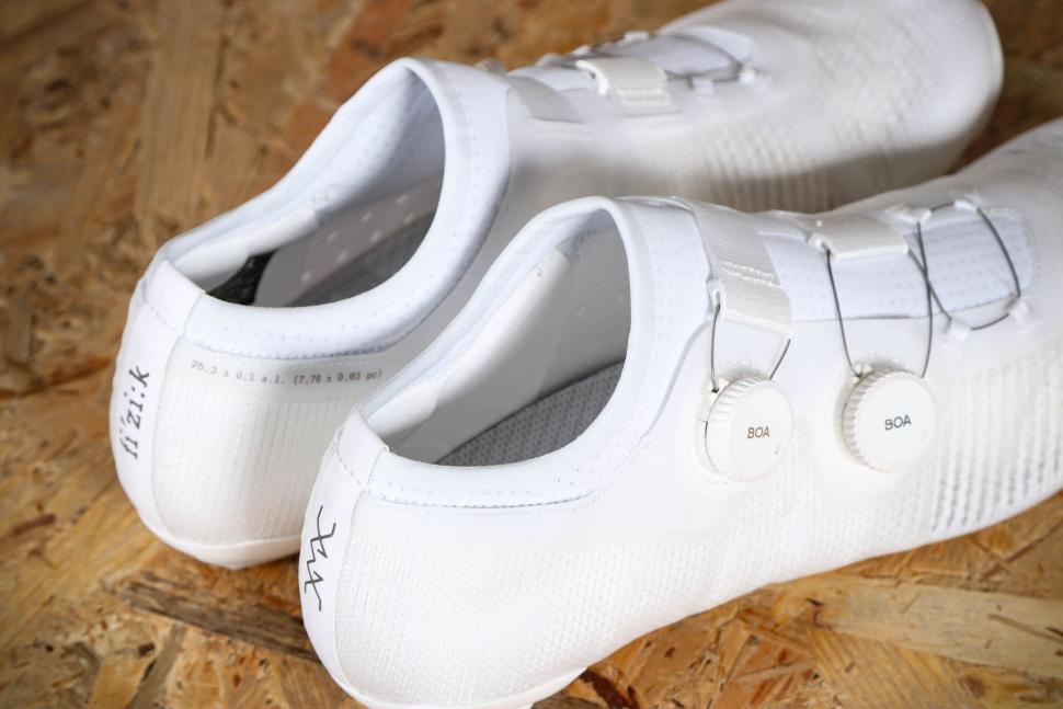 2025 Fizik Vento Vega Carbon - openings.jpg