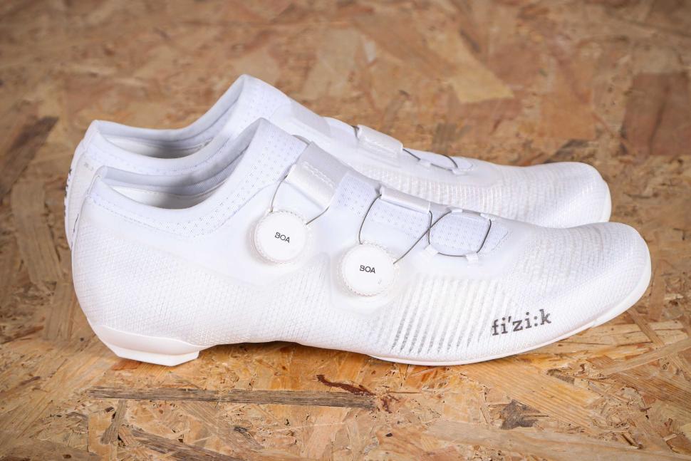 2025 Fizik Vento Vega Carbon - side.jpg